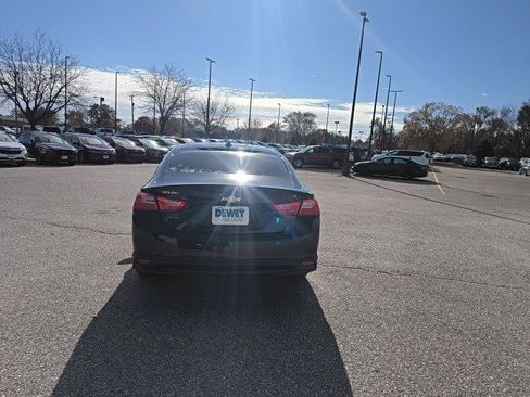 Used 2018 Chevrolet Malibu LT image 4