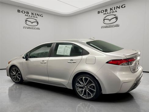 Used 2020 Toyota Corolla SE FWD image 3
