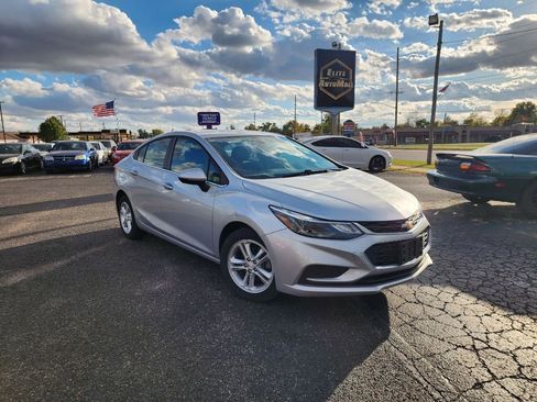 Used 2017 Chevrolet Cruze LT image 1