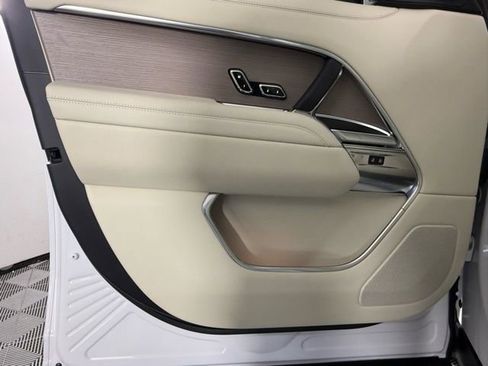 New 2026 Land Rover Range Rover SE image 14