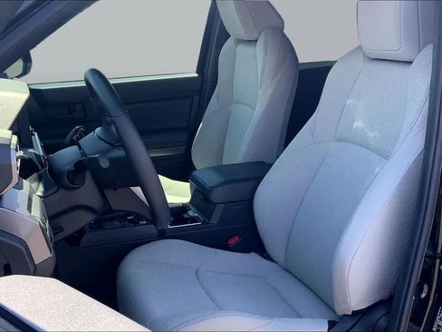 Used 2025 Toyota 4Runner SR5 AWD/4WD image 8