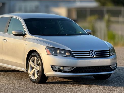 Used 2015 Volkswagen Passat 1.8T Limited Edition FWD image 15
