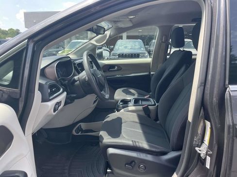 Certified 2018 Chrysler Pacifica Touring Plus FWD image 27