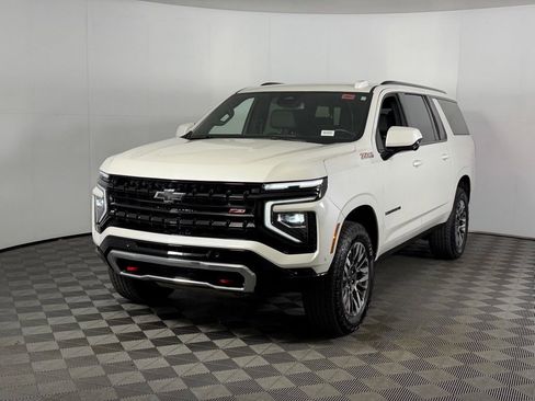 Used 2025 Chevrolet Suburban Z71 AWD/4WD image 3