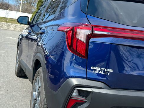 Used 2025 Kia Seltos LX image 8
