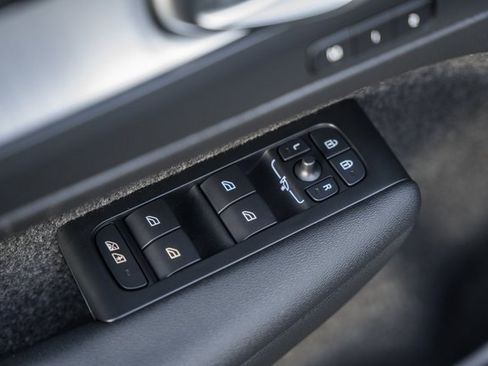 Used 2026 Volvo XC40 B5 Ultra w/ Protection Package Premier image 39