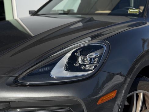 Used 2023 Porsche Cayenne image 8