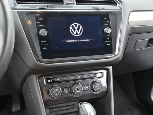 Used 2021 Volkswagen Tiguan SE FWD image 18