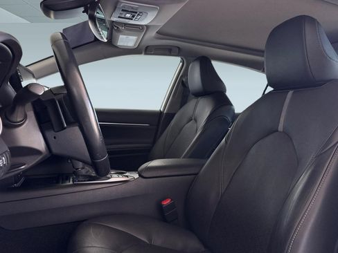 Certified 2021 Toyota Camry XSE FWD image 5
