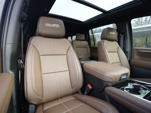 New 2026 Chevrolet Suburban High Country image 9