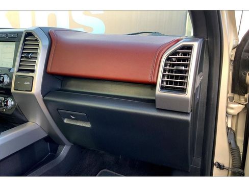 Used 2018 Ford F150 Platinum w/ Equipment Group 701A Luxury image 18