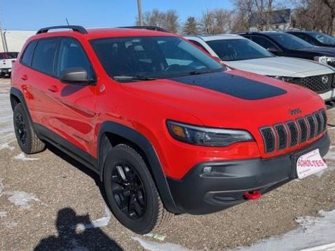Used 2021 Jeep Cherokee Trailhawk image 2