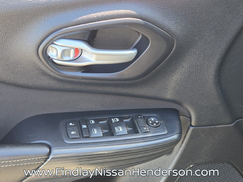 Used 2016 Jeep Cherokee Latitude FWD image 20
