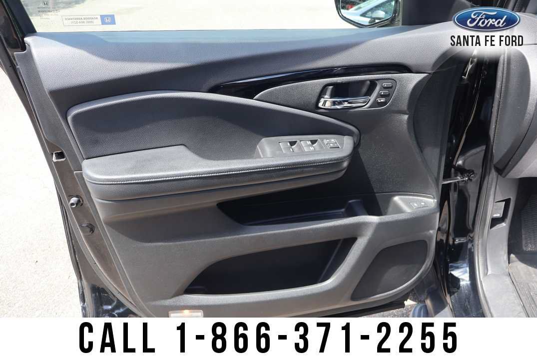 Used 2017 Honda Pilot Touring image 9