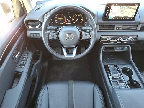 Used 2024 Honda Pilot Touring image 12