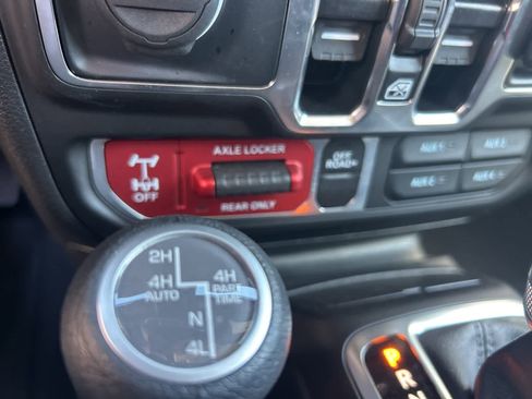 Used 2025 Jeep Wrangler Willys image 46