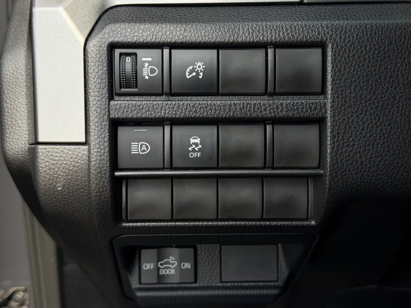 Used 2025 Toyota Tacoma SR5 AWD/4WD image 24