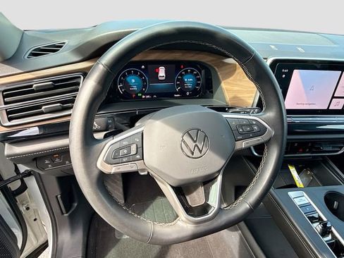 Used 2024 Volkswagen Atlas SE AWD/4WD image 15