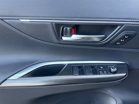 Used 2021 Toyota Venza XLE w/ Softex Package image 10