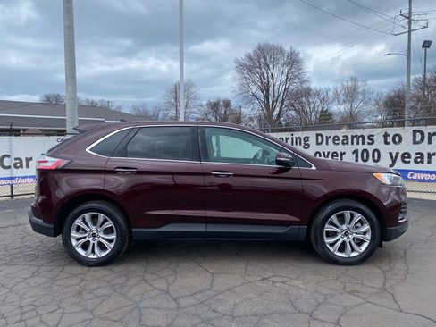 Used 2024 Ford Edge Titanium image 2