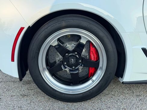 Used 2016 Chevrolet Corvette Z06 w/ 3LZ Preferred Equipment Group image 15