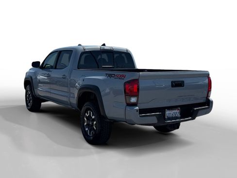 Used 2019 Toyota Tacoma TRD Off-Road w/ Technology Package AWD/4WD image 3