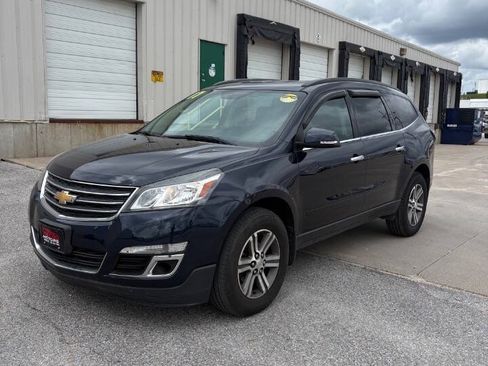 Used 2017 Chevrolet Traverse LT AWD/4WD image 3