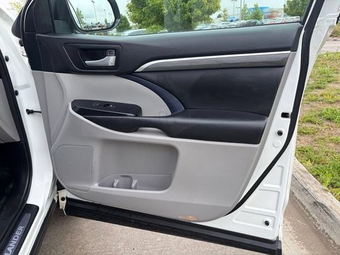 Used 2018 Toyota Highlander Limited AWD/4WD image 25