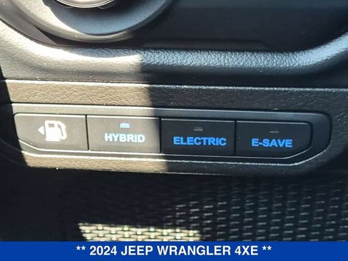 Used 2024 Jeep Wrangler Unlimited Sahara w/ Technology Group AWD/4WD image 26
