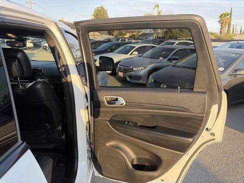 Used 2019 Jeep Grand Cherokee Altitude RWD image 23