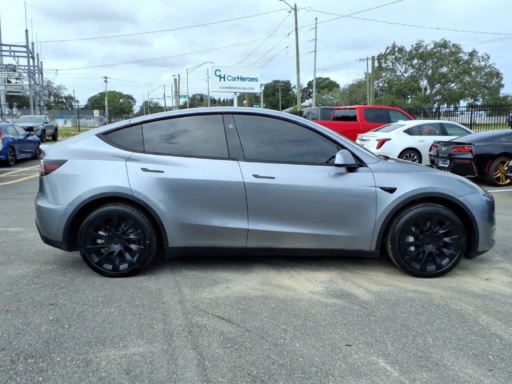 Used 2025 Tesla Model Y Long Range RWD image 8