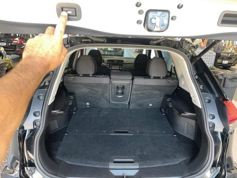 Used 2017 Nissan Rogue SV w/ SV Premium Package AWD/4WD image 20