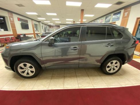 Used 2021 Toyota RAV4 LE FWD image 2