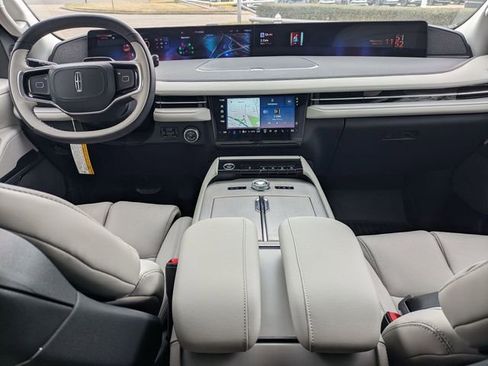 New 2026 Lincoln Navigator Reserve AWD/4WD image 6