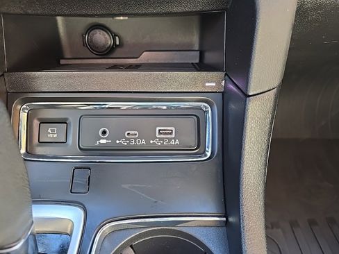 Used 2023 Subaru Ascent Limited w/ Technology Package image 28