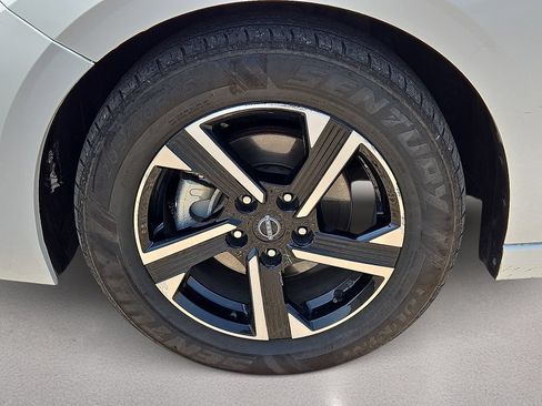 Used 2024 Nissan Sentra SV FWD image 10