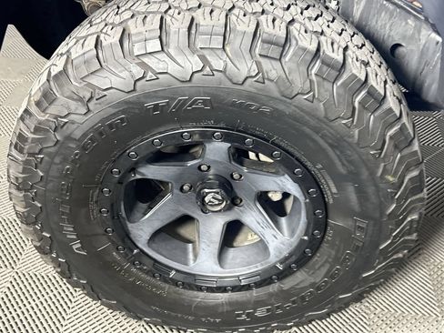 Used 2017 Jeep Wrangler Unlimited Sport w/ Connectivity Group AWD/4WD image 10