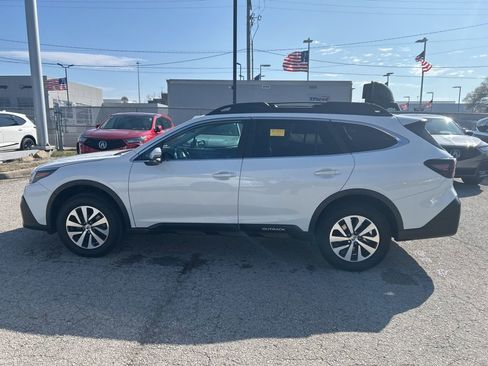 Used 2020 Subaru Outback Premium image 9