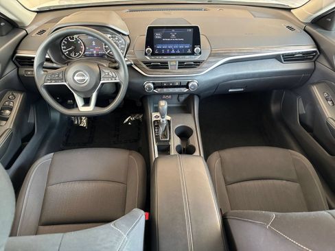 Used 2025 Nissan Altima 2.5 SV FWD image 33