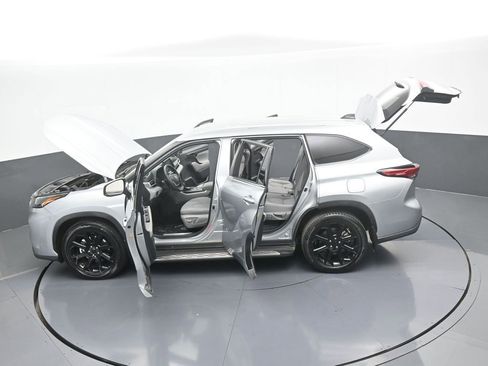 Used 2022 Toyota Highlander L image 66
