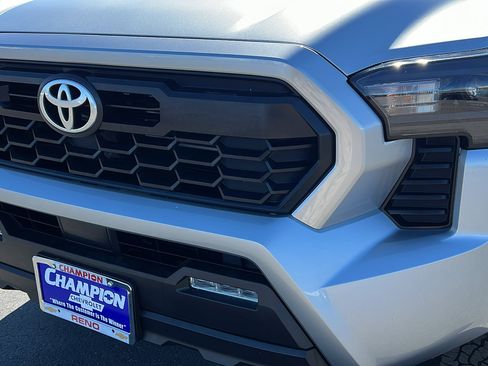 Used 2024 Toyota Tacoma TRD Off-Road AWD/4WD image 10