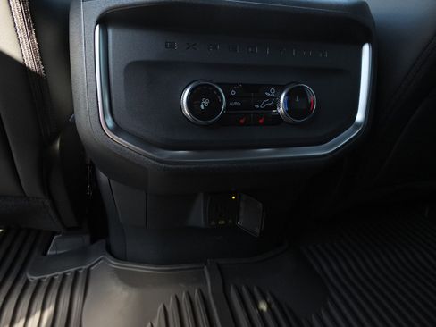 New 2025 Ford Expedition Platinum w/ Stealth Performance Package image 22