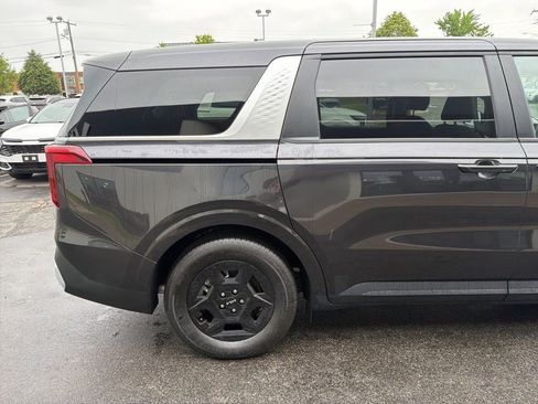 New 2025 Kia Carnival LX FWD image 7