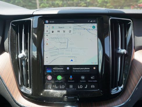 Used 2023 Volvo XC60 B5 Plus FWD image 10