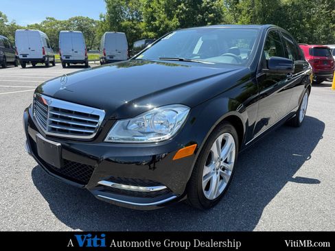 Used 2014 Mercedes-Benz C 300 4MATIC Sedan image 4