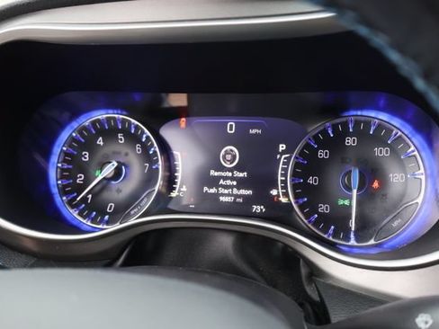 Used 2021 Chrysler Pacifica Touring-L w/ Uconnect Theater Family Group AWD/4WD image 8
