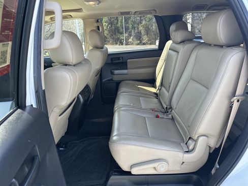 Used 2017 Toyota Sequoia SR5 w/ Premium Package image 31