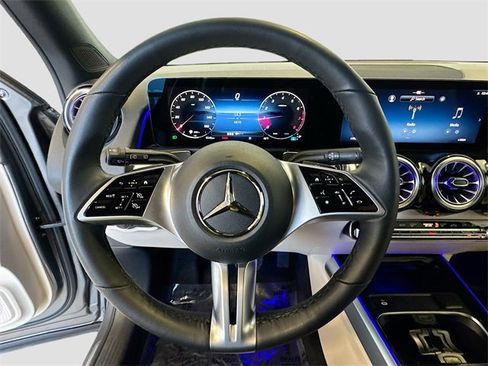 Certified 2025 Mercedes-Benz GLB 250 4MATIC image 11