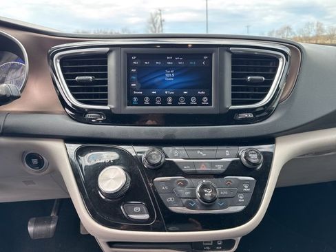 Used 2018 Chrysler Pacifica Touring Plus w/ Tire & Wheel Group image 24