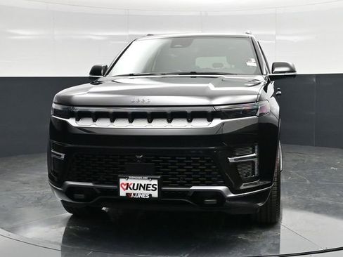 New 2026 Jeep Grand Wagoneer L 4WD image 2